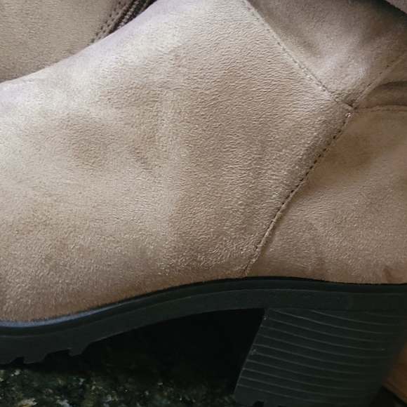 Above knee new boots tan suede - Picture 2 of 7